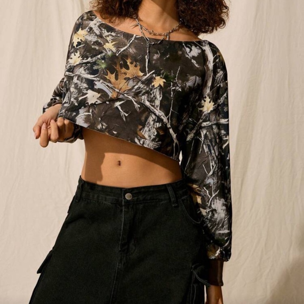 Camouflage Print Scoop Neck Cropped Sweatshirt Small